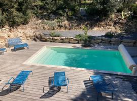 Villa contemporaine avec piscine, hotel a Sussargues