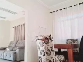 CASA - localizada no centro de Campo Grande - 2 quartos com ar e garagem para 2 carros