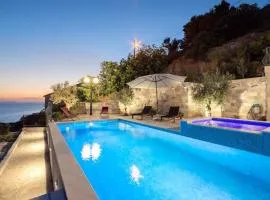 Lovely Villa With Heated Pool and Sea View for 8 Persons