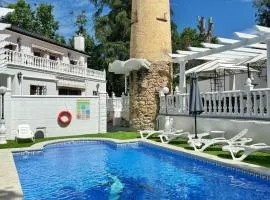 Hostal El Brillante - Alojamientos El Duque、コルドバのヴィラ