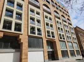 Modern & Chic 2-Bedroom Apartment with Balcony and Stunning Panoramic City Views, Steps from Republic Square & Northern Avenue