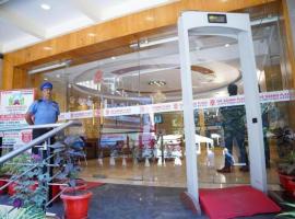 Blossoms Room The Plaza-Luxury Collection- Lakdikapul, hotel in Haiderabad