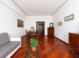 Modern & Luxe - Spacious Apartment in Ostia