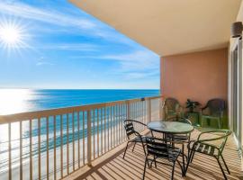 Sunrise Beach 14th-Floor Gulf-Front Condo w/ Pools, Bunks & Balcony Views, hotel a Panama City Beach