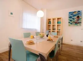3BR, smart TV, self check-in, coffee machine