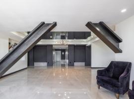 Modern High-Rise Apartment - 1, Hotel in Tulsa