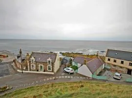 Findochty Beach house - Private Garden-BeachFront
