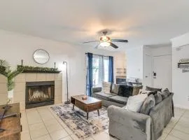 Less Than 1 Mi to Beach Galveston Condo with Fenced Patio
