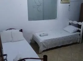 CASA DE HOSPEDAGEM FLORES PARATY AMBIENTE FAMILIAR 600M DO CENTRO e COM CAFÉ DA MANHÃ INCLUSO CASA COMPLETA