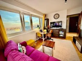 Super Apartment YELLOW 2x Metro fast Wifi 1 Gbs Netflix Panorama Miasta