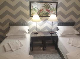 Spacious, Stylish Two-Bedroom Maisonette, Modern Amenities, Elegant Interiors, Hotel in Buckinghamshire