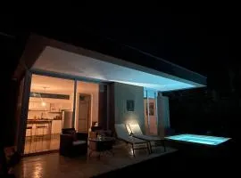 Casa en Vistalba para dos personas con yacuzzi de temporada en la terraza