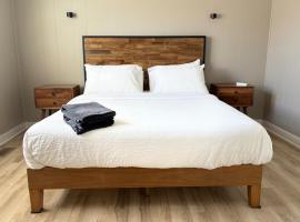 Charming Cottage with Fenced Backyard Pet Friendly, casa r&uacute;stica em Rehoboth Beach