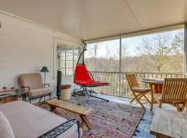 Unwind Fireside and Walk to Dtwn! Tyron Retreat