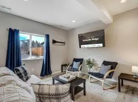 Parkside Ridge Cozy Escape w Hot Tub & Views