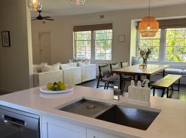 Casa thirty-six, 3BR, Central Location, khách sạn ở Tanunda