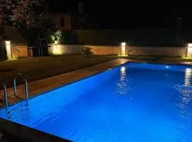 Very Stylish Villa with Heated Pool on Baghdad Street
