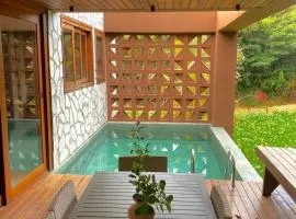 Casa de Luxo com Piscina Privativa - 3 Suítes - Resort Exclusivo