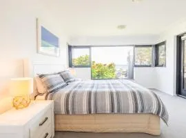 Florentine, 7 11 Columbia Close - wifi, air conditioned unit with fantastic views of Little Beach