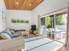 Bamboo Hideaway - 4 Mins Walk to the Beach