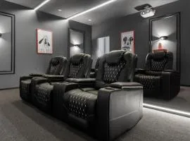 Luxury 5 Bedroom Family Villa with Pool Theater and Arcade Near Disney
