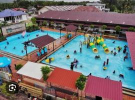 Asfa D Village - Resort - HomeStay - Family Room, hotel con spa en Kemasik