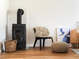 Celý apartmán v rodinném domě s vanou a krbem