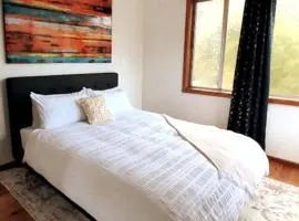 3BR Home 2 min drive to UOW, with garage, AC, Wi-Fi