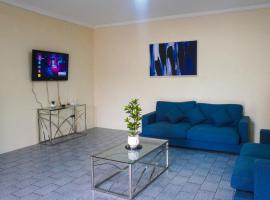 Departamento completo, facso, hotel in Cuatro Hermanas