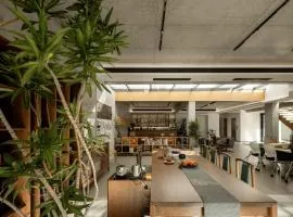 Miss Gu LAKE VILLA