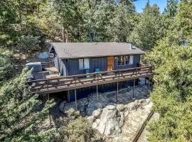 RACC00N Rock Charming Hot Tub Cabin