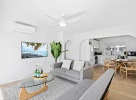 Beachfront Escape Broadbeach - 2BD, Pool, Sleeps 7
