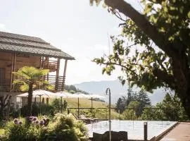 Presulis Hideaway Apartments & Restaurant