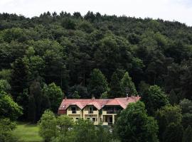 Apát Panzió és Hajdina Étterem, hotel with hot tubs in Apátistvánfalva