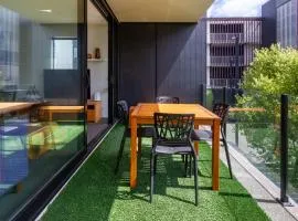 Heart of the CBD, 1 bed with car park