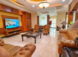 9 Corner Hilltop Bungalow Karaoke Jacuzzi Mahjong Barbecue, hotel v destinaci Klang