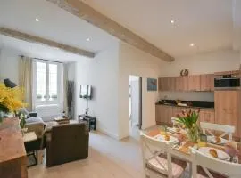 VIEUX MURS - Brand new flat for 4, AC, WIFI center old Antibes
