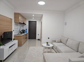 A cozy studio apartment, hotel com piscina em Ruaka