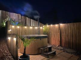 Pa&scaron;apkalpo&scaron;anās viesnīca The Barn at Burfords with wood fired hot tub pilsētā Monksilver