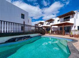 Casa Hibiscus - Shared Pool - Close to Seafront Promenade, hotel v destinaci Punta de Mujeres