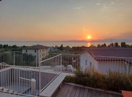 Appartamento Cinzia-Terrazza panoramica, hotel a Bardolino