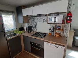 Mobilhome dans Camping Vias plage, hotel in Vias