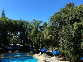 Flat Amarilis em Riviera São Lourenço - com arrumação, café manhã, wifi privat, toalhas praia e piscina e enxoval completo com trocas toalhas