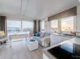 Henningsvær Seaside Top Apartment
