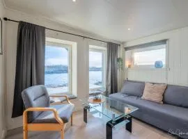 Henningsvær Seaside Ground Floor Apartment