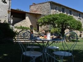 Le Domaine de Piedmoure, Gîtes et chambres, piscine, terrasses privatives, pensiune din Sault-de-Vaucluse