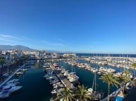 2105-Apt 2 bedrooms, on the beach, port view, pool, hotel v destinaci Manilva