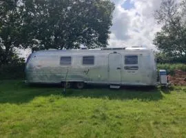 Bonnie the airstream - Country Retreat