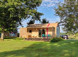 MAGNOLIA HOUSE by the RIVER BB, hotel con alberca en Primostek