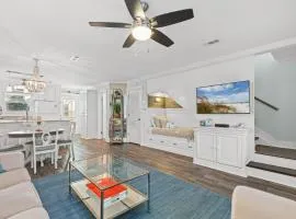 SeaRenity Awaits: 2-BD, 2-BA Coastal Escape! Perfect for 5! Pet Friendly!